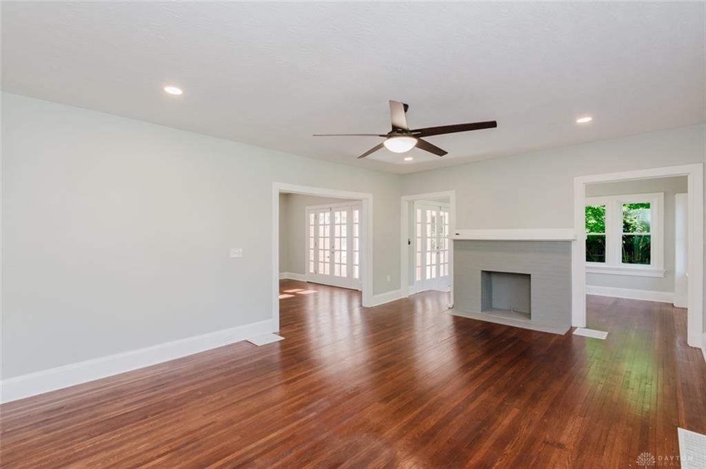 460 Fountain Ave living room