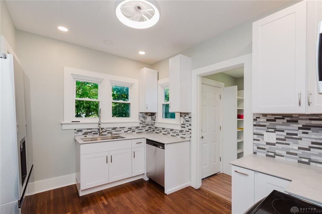 460 Fountain Ave kitchen