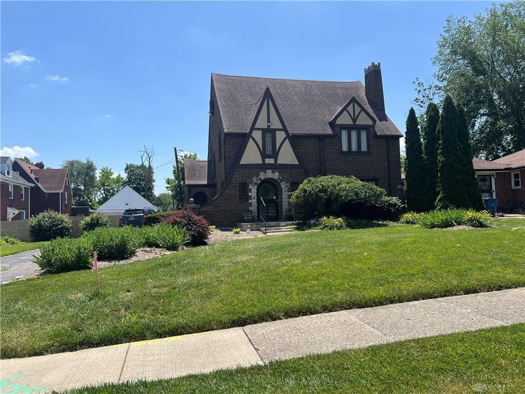 1302 Earlham Drive exterior