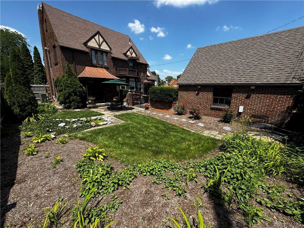 1302 Earlham Drive side exterior