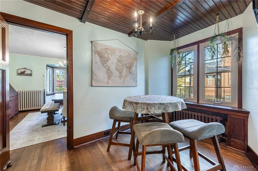 1727 Harvard Boulevard breakfast nook