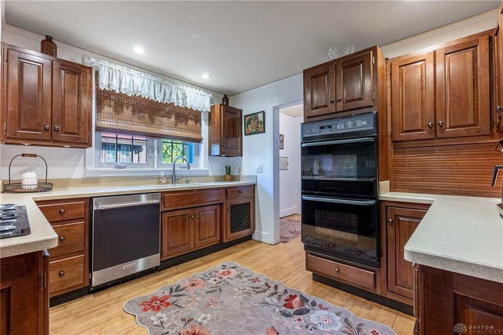 1727 Harvard Boulevard kitchen