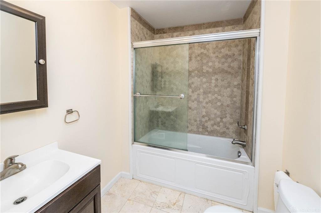2737 Whittier Avenue - bathroom