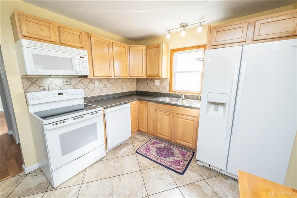 2737 Whittier Avenue - kitchen