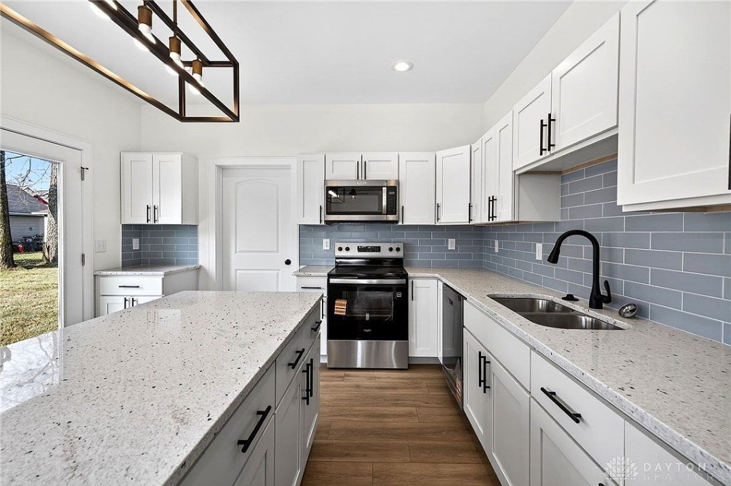 1131 W. Second Street kitchen with granite counters and stainless appliances