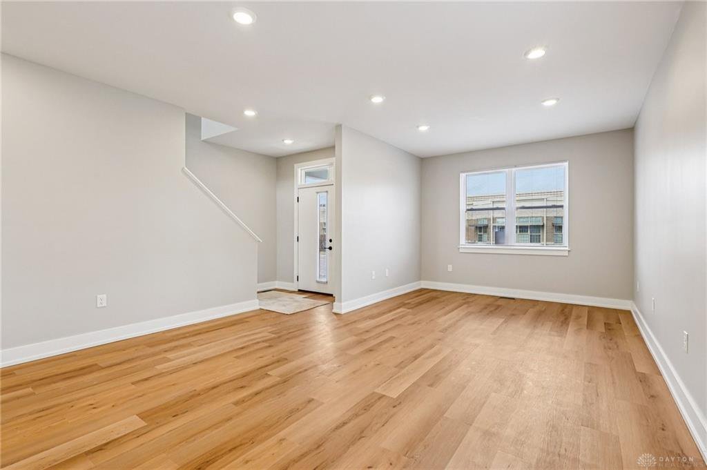 First-floor primary suite with en suite bath and walk-in closet