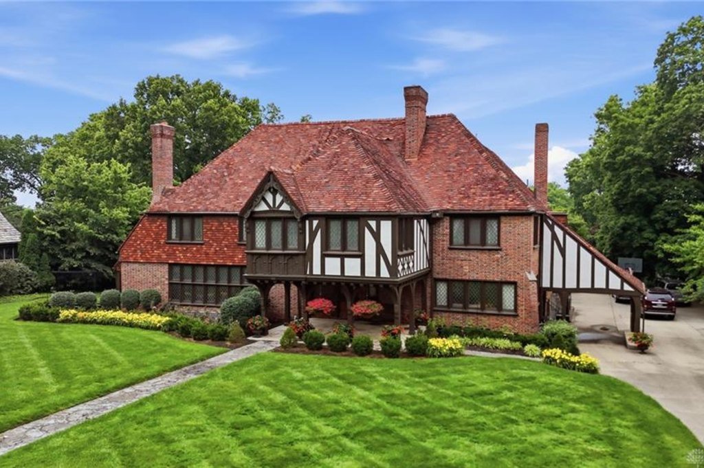 Front exterior of the 1925 Elizabethan Tudor at 217 Haver Road in Oakwood