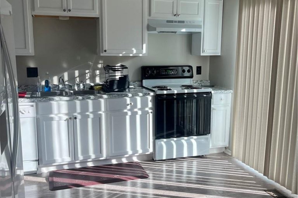 Kitchen and dining space at 4001 Belmore