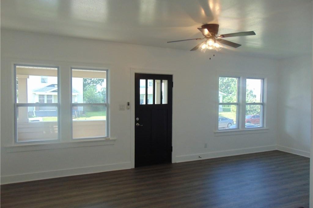 Updated full bathroom with contemporary fixtures at 747 Heck Avenue