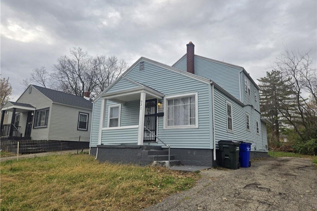 Front exterior of 927 Verona Road, a 1940 single-family home in Residence Park, Dayton